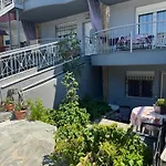 Apartment Roses *