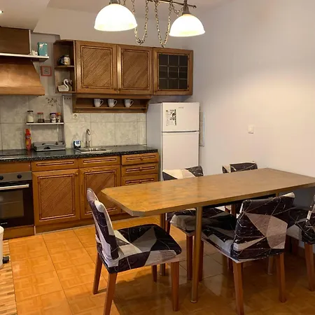 Apartman Roses Néa Mihanióna