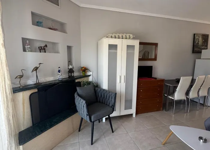 Roses Lejlighed Nea Michaniona